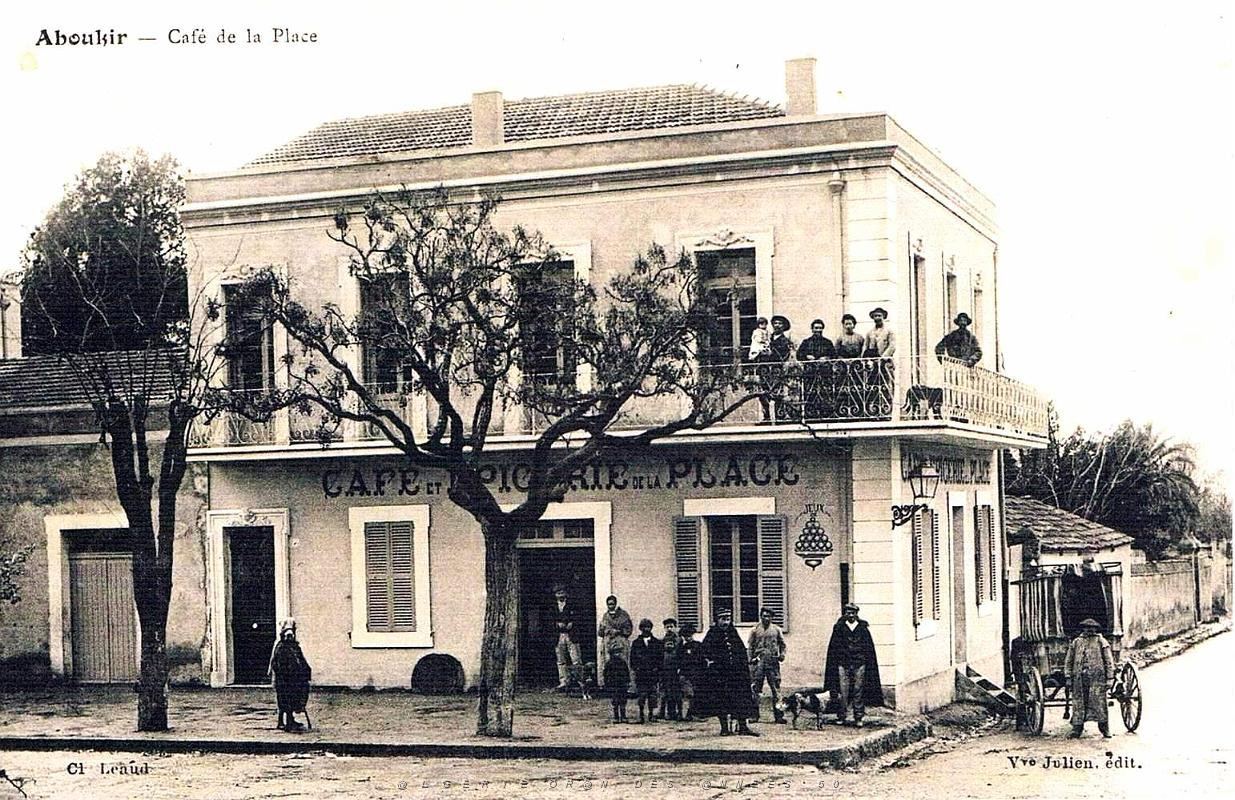 670- Aboukir - Cafe de la place.jpg